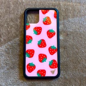 Wildflower case for Iphone 11 pro Max 🍓